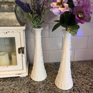 Vintage Anchor Hocking Milk Glass Bud Vase #1071